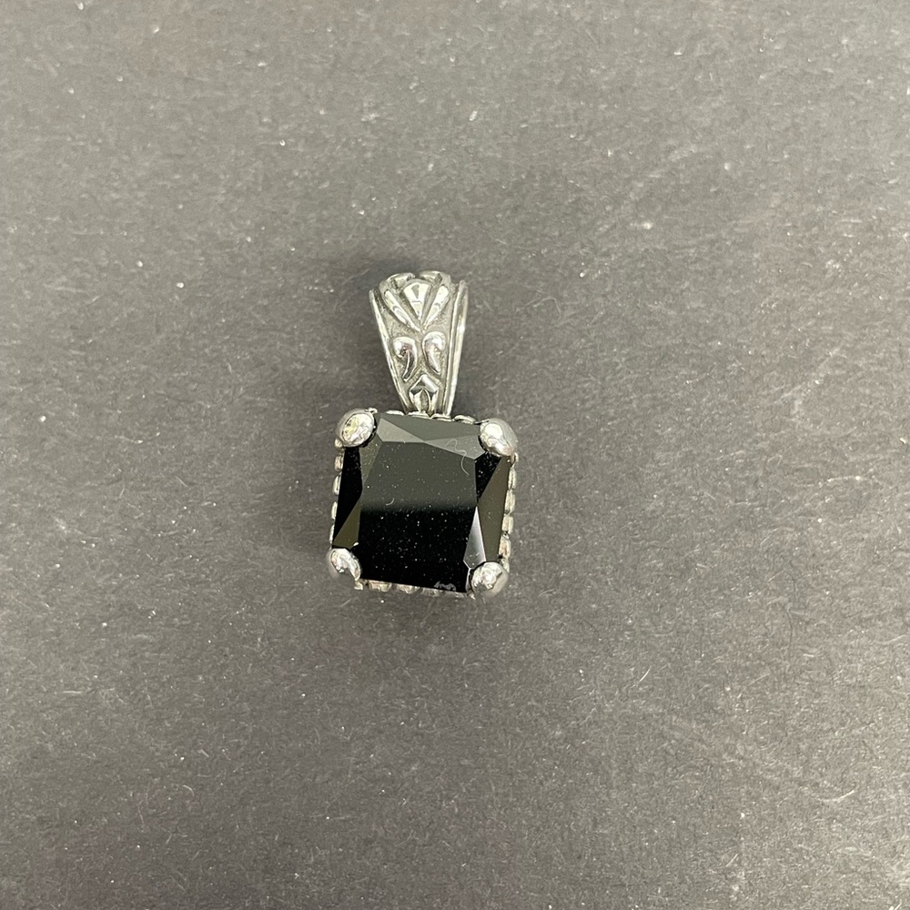 Black onyx pendant, set in sterling silver.